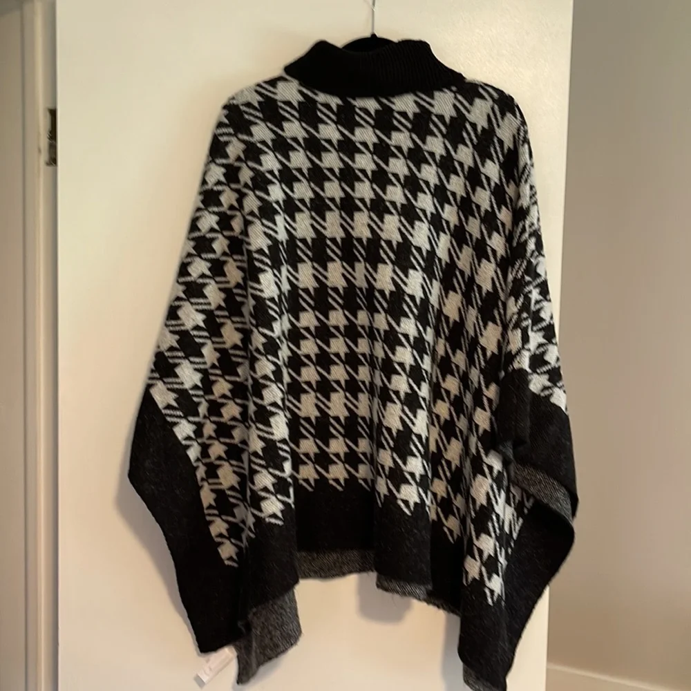 NWOT Ann Taylor Houndstooth Poncho - size xs-s - Picture 6 of 6